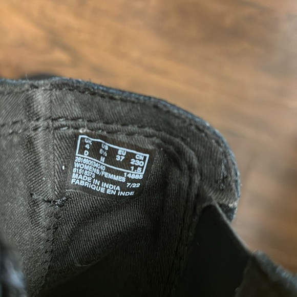 NWT Clarks Women’s Black Suede Boots, sz 6 1/2. - Picture 8 of 13